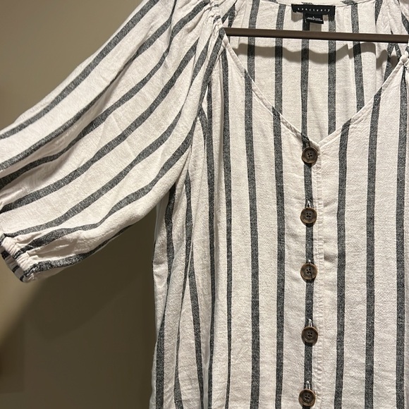 Top - Picture 2 of 4